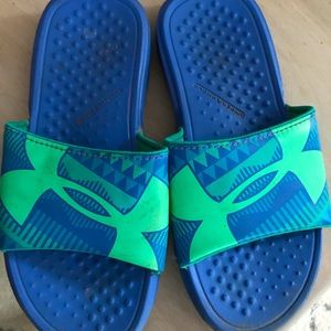 Girls Size 1 Under Armour Slides